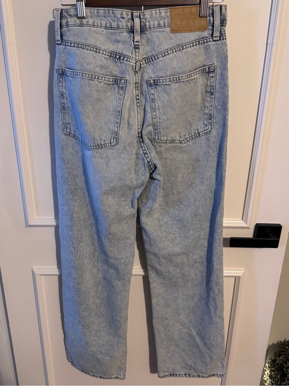 Loose Straight Ripped Jeans - Picture 3 of 5